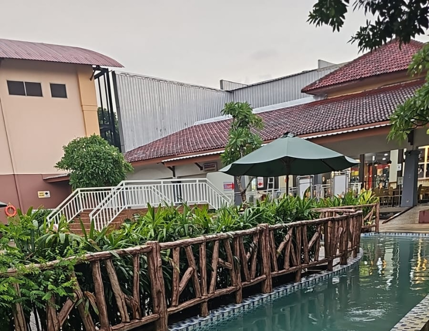 Perawatan Air Kolam Before